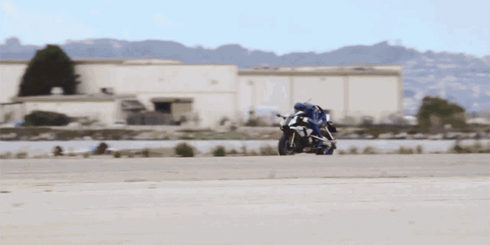 Yamaha construye un robot que puede conducir una motocicleta