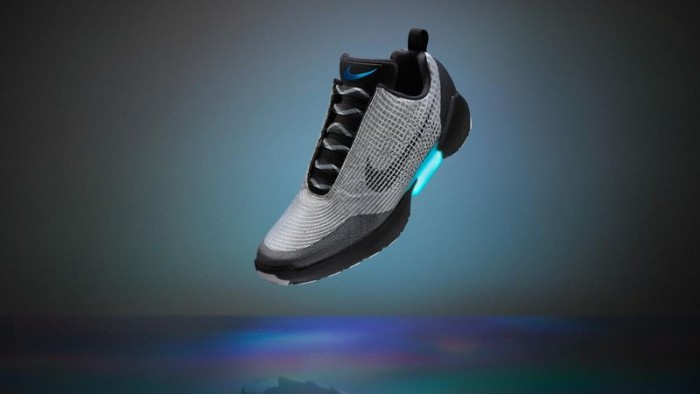 Las Nike que se amarran solas estarán a la venta desde Noviembre - Perusmart