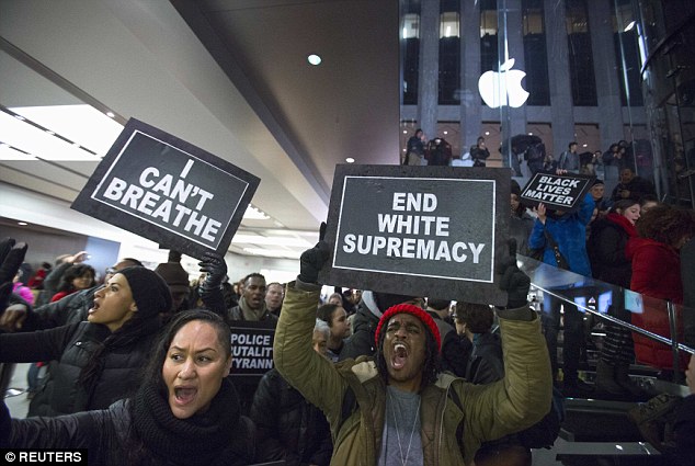 Inaceptable, así califica Tim Cook el incidente racial en una Apple Store