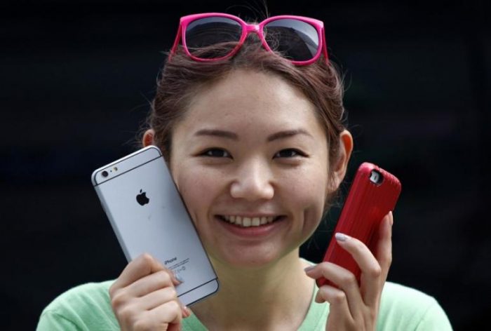 Mujer china logró que sus 20 novios le regalaran, cada uno, un iPhone 7