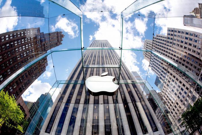 Apple hace historia: primera empresa en valer un billón de dólares