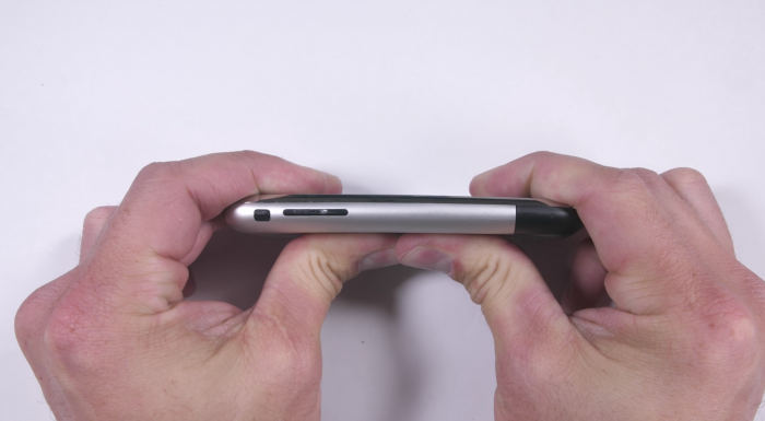 El primer iPhone pasa pruebas de durabilidad y resistencia