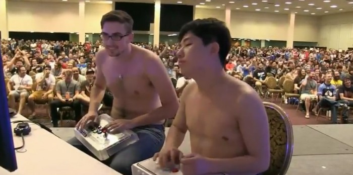 EVO 2015: Partida de Street Fighter termina con sus competidores sin camisetas