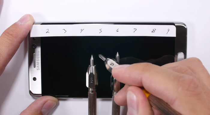 (Video) El Galaxy Note 7 es sometido a rayaduras, fuego y al ‘bend test’