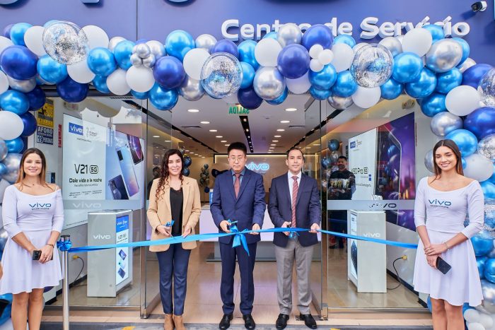 vivo inaugura su primer centro de servicio en Perú