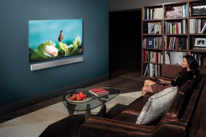 NP – QLED TV de Samsung y la barra de sonido MS6500: la combinación perfecta para ver televisión