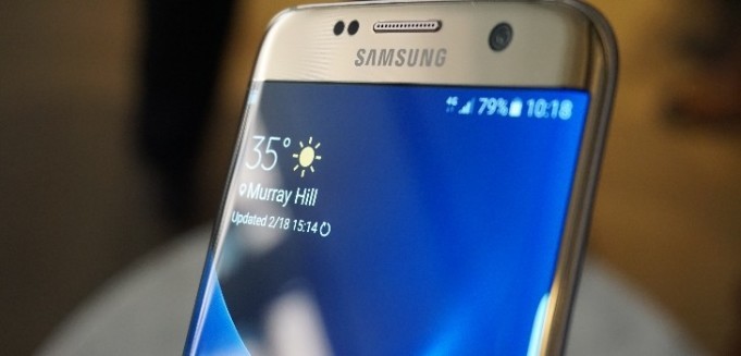 La pantalla del Galaxy S7 Edge presenta pulsaciones no deseadas