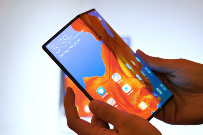Huawei retrasa el lanzamiento de su teléfono plegable (y dice que es por Samsung)