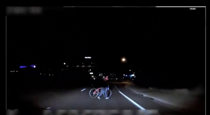 (Video) Este video muestra como el vehículo auto-conducido de Uber arrolla a una persona