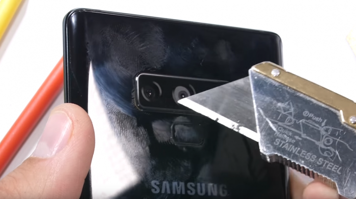 (Video) Destrozan el Galaxy Note 9 en video mostrando qué tan durable puede llegar a ser