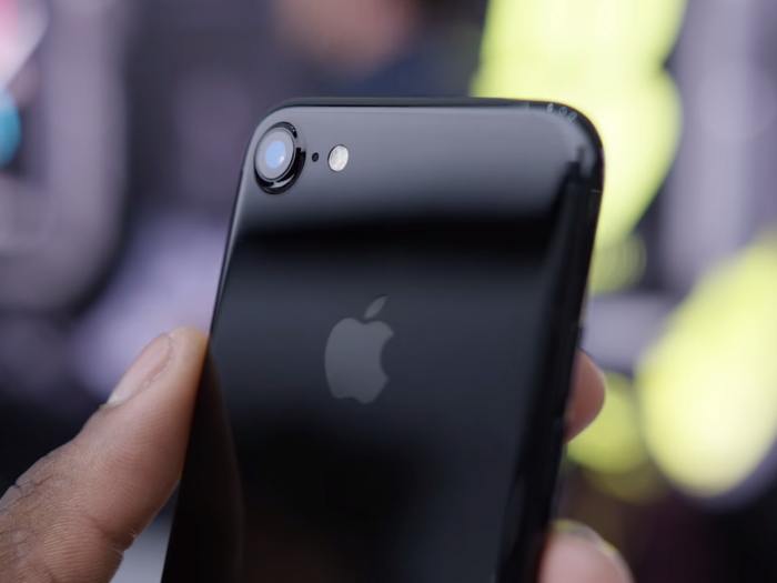 Los próximos iPhone podrían imitar el diseño Jet Black