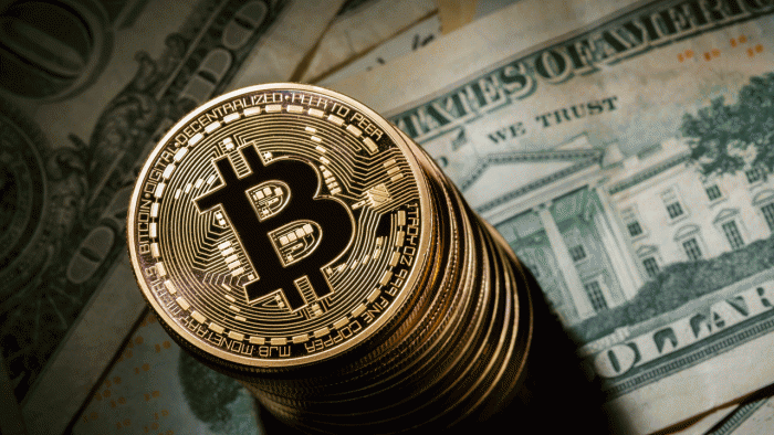 El Bitcoin reduce su valor hasta menos de la mitad de lo que costaba el mes pasado
