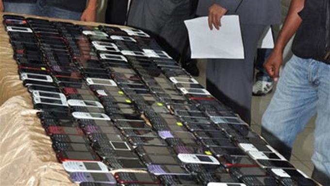 La PNP intervino «El sótano» y recuperó casi 400 celulares