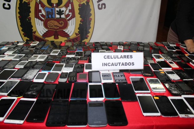 Los celulares robados recuperados por MININTER están siendo entregados a sus dueños