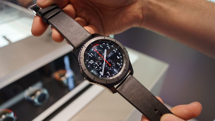 Los smartwatch de Samsung ya son compatibles con los iPhone