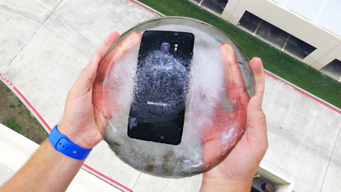 El Galaxy Note 7 tiene una prueba de resistencia que une hielo y gravedad