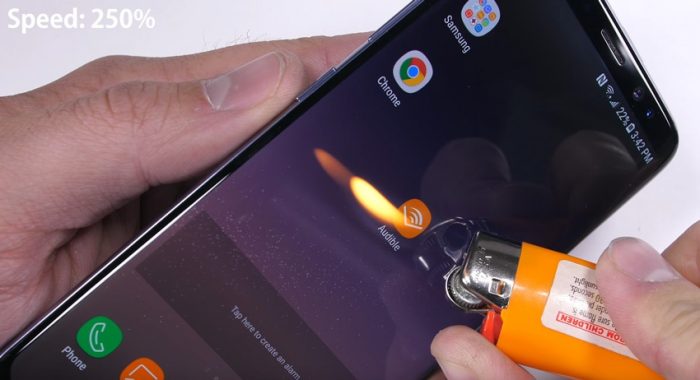 El Galaxy S8 demuestra que las cuchillas y el fuego no le hacen cosquillas