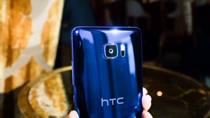 El HTC U Ultra ya se vende en EEUU y puedes comprarlo desde Perú