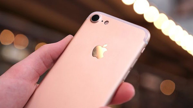 Una joven compra un iPhone 7 y fue «trolleada» de la forma más épica
