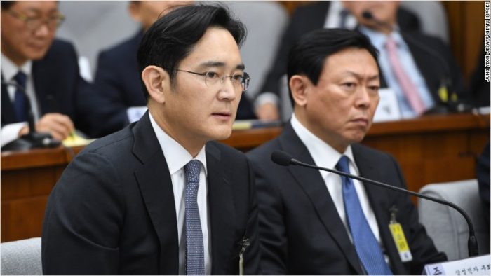 Vicepresidente de Samsung tiene orden de arresto por soborno y tráfico de influencias
