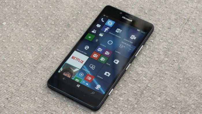 Microsoft ya empezó a retirar Windows Phone de sus tiendas