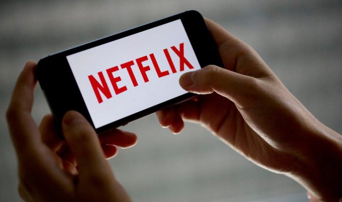 Ya puedes descargar tus películas y series de Netflix en la microSD de tu Android