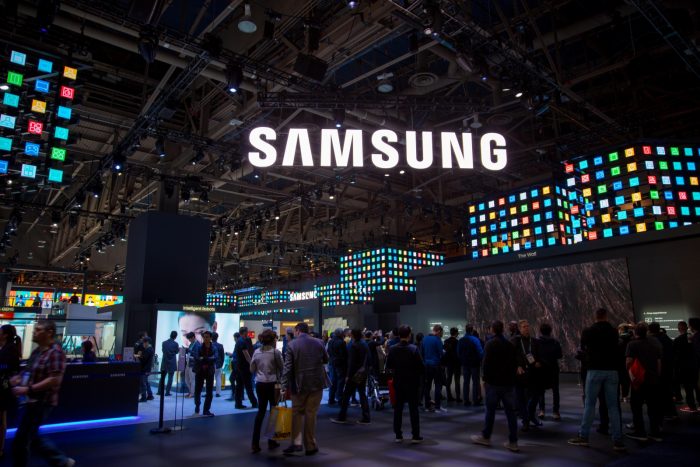 Samsung muestra nuevos prototipos de pantallas OLED plegables