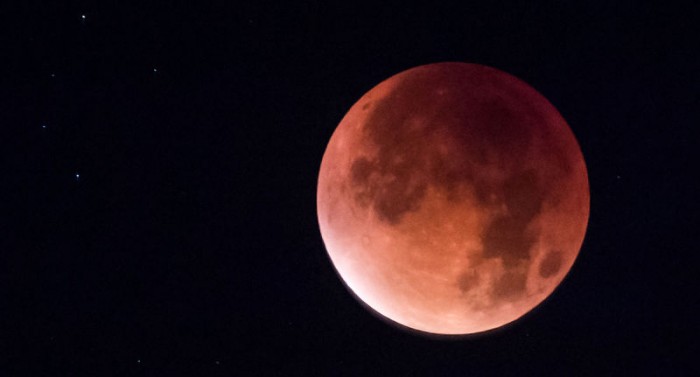 Así se vivió el eclipse total y la superluna en diferentes países