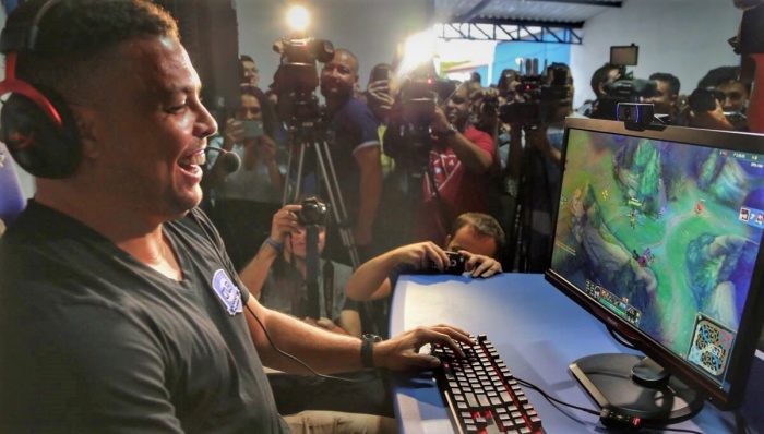 Ronaldo ahora se luce jugando LoL Ronaldo
