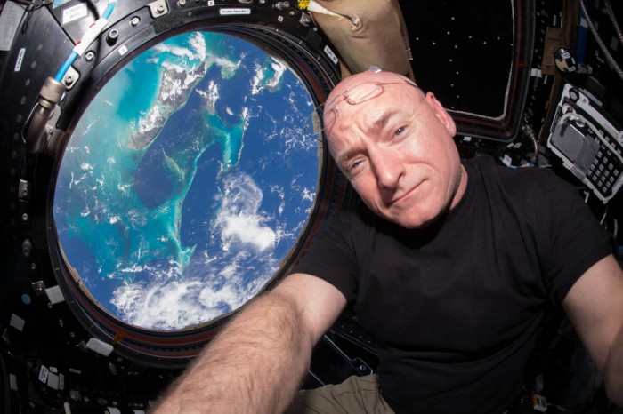 Astronauta que estuvo 1 año en el espacio regresó con 5 cm más de estatura