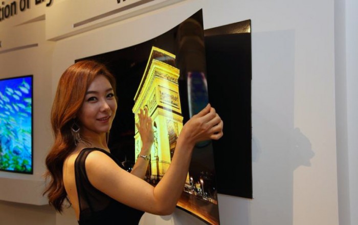 LG presenta panel de menos de 1 mm que se pega y despega de tu pared