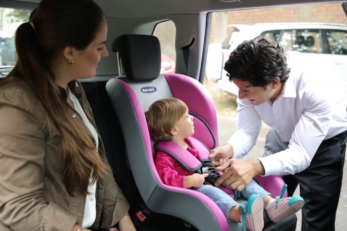 Si vas a viajar con niños en un VTC, estos son los consejos que debes tener en cuenta 4 Motor16 Al centro comercial