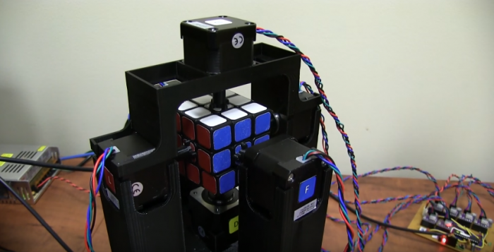 [Video] Este robot puede armar el cubo mágico de Rubik en sólo 1 segundo