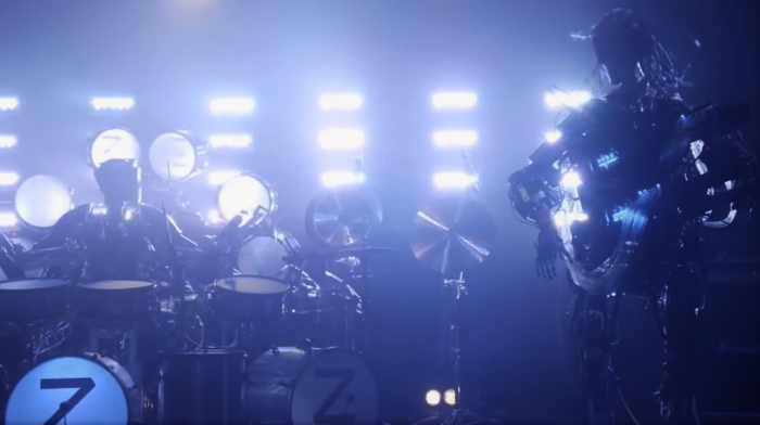 (Video) Banda de rock de robots cuenta con guitarrista de 78 dedos y baterista de 22 brazos