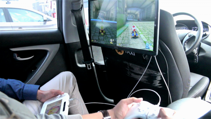 Dimos una vuelta en el Game Car de Easy Taxi