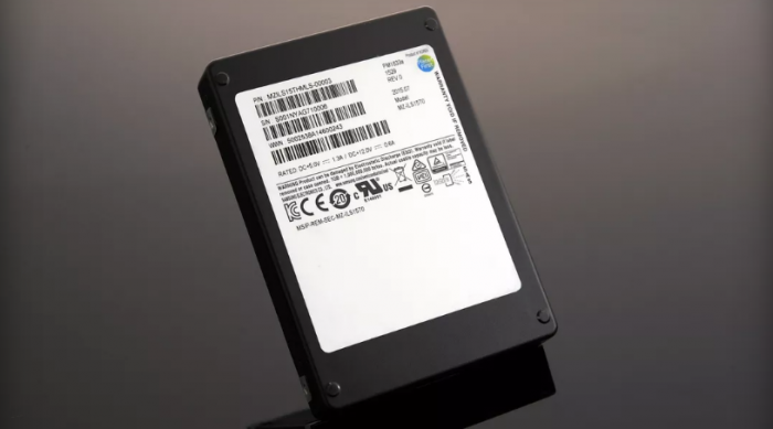 Samsung empieza a comercializar finalmente su SSD de 15 TB