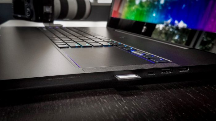 Razer ataca a Apple y sus nuevas Macbook Pro con obsceno juego de palabras razer