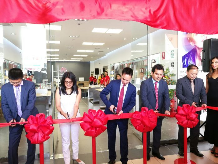 NP – INAUGURAN PRIMERA TIENDA DE EXPERIENCIA HUAWEI EN PERÚ