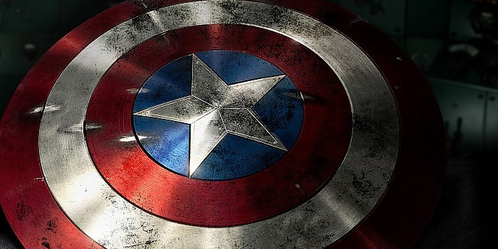 Una réplica del escudo de el Capitán América resiste balas en la vida real