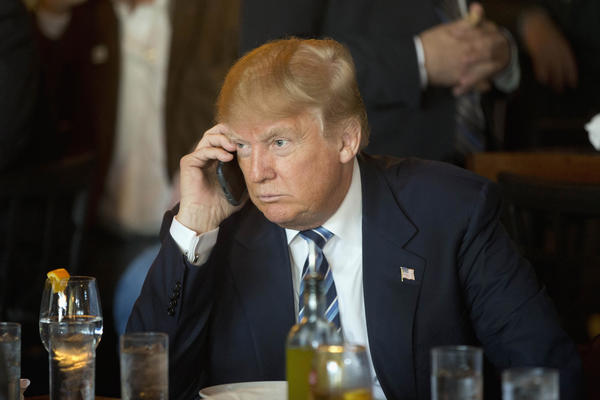 Donald Trump decidió seguir usando su Galaxy a pesar de las advertencias