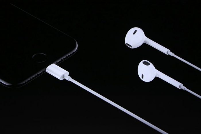 Si quieres escuchar música y cargar tu iPhone 7 necesitarás esto