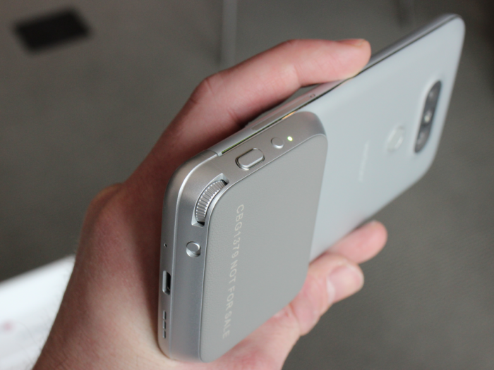 lg-g5-plus-camera-grip