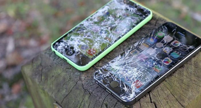 (Video) Joven entra a tienda Apple y empieza a romper todo lo que encuentra a su paso con una bola de metal Apple