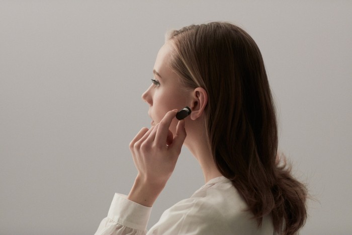 sony-xperia-ear-press-image